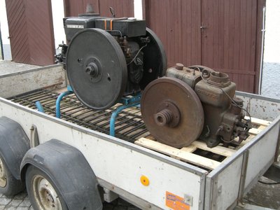 Der rechte kleine Deutz-Motor ohne Namen !