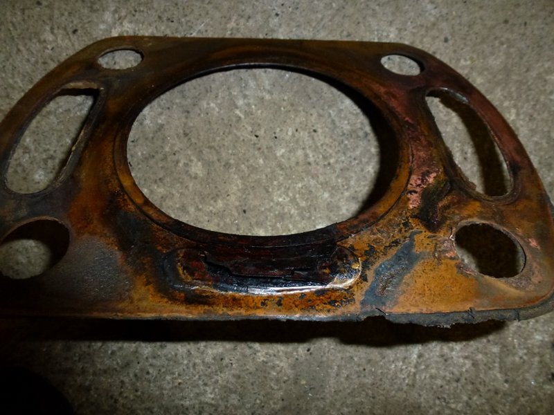 P1010622 (1024x768).jpg (382.65 KiB) 4599 mal betrachtet kopfdichtung verbrannt?