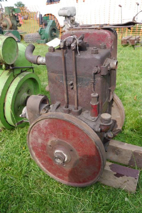 Zu verkaufen war unter anderem dieser tschechische Verdampfermotor.