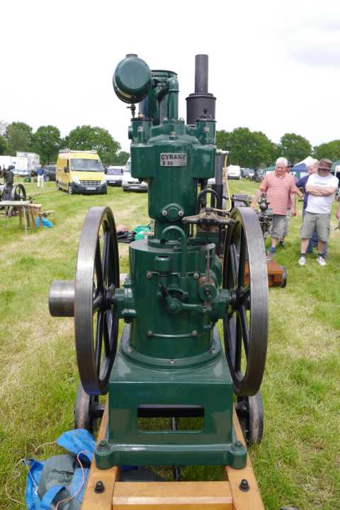 Forgues Motor mit T-Kopf und ungewöhnlichem Kurbelgehäuse.