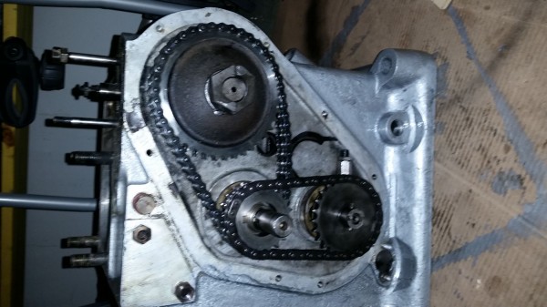 doppel kette hinten für nockenwelle <br />einzelne kette vorne für Ölpumpe