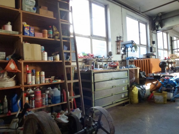 arbeitsbereich mit schubladenpalette von MB