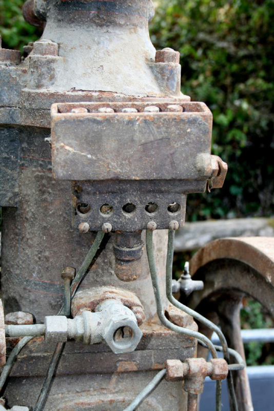 Der Mehrfach-Tropföler ist leider am Flansch abgebrochen