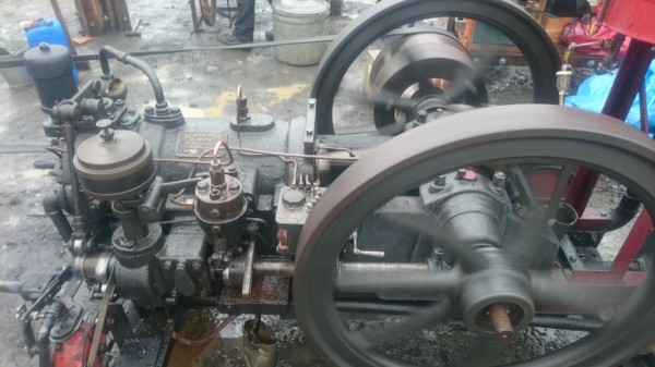 Ein 14 PS Modag Motor der Leider nicht richtig ohne Unterbrechungen Laufen wollte