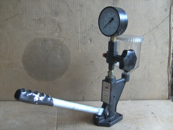 Einspritzdüsen tester.JPG