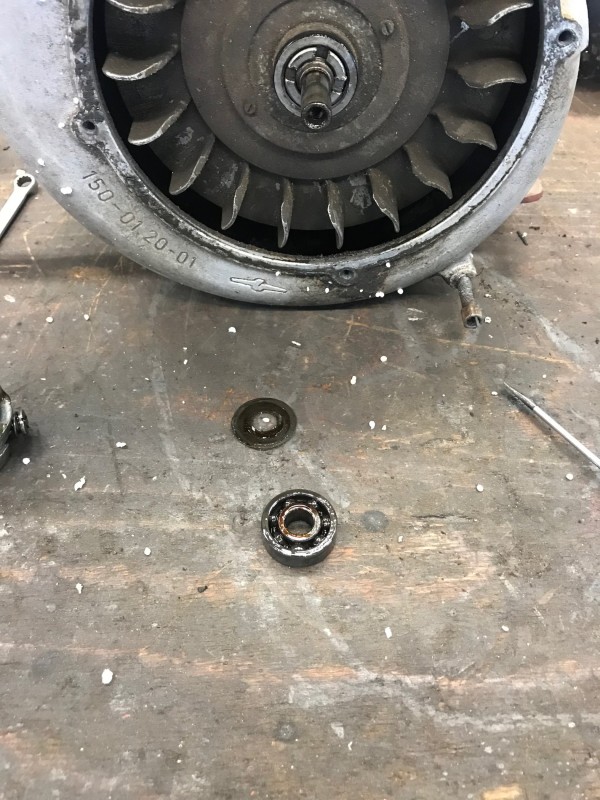 Gab es Baujahrsbedingt andere Polräder? Das ist zu, das andere geschlitzt?