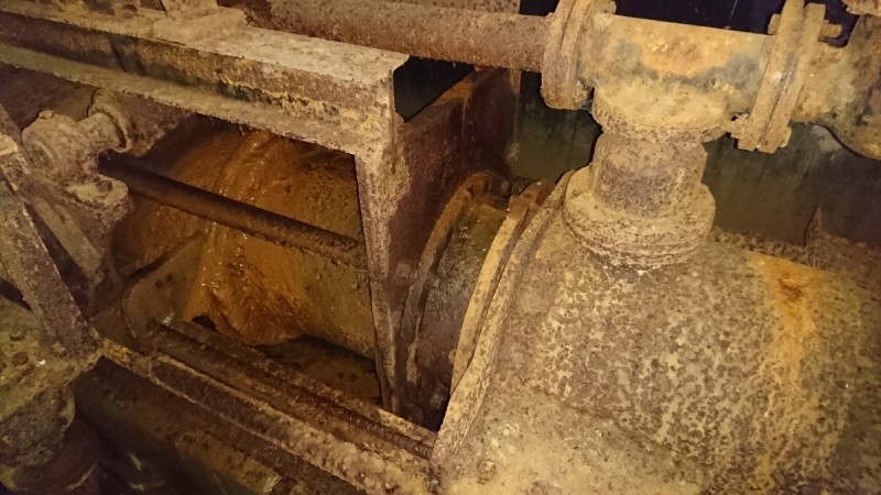 Kolben in den rechten Zylinder eingefahren