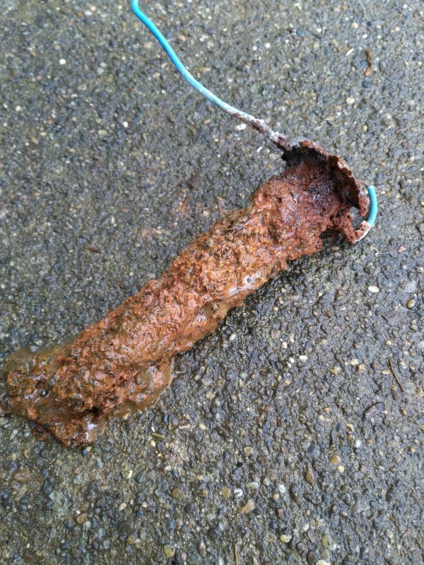 Opferanode mit angesammelten Rost