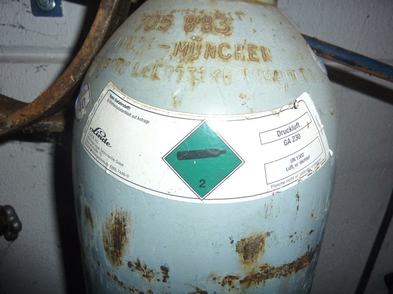 Linde Druckluftflasche.jpg