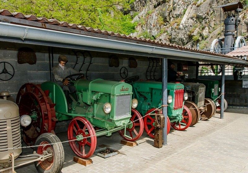skoda museum tsjechie inlbaasmotor f.jpg