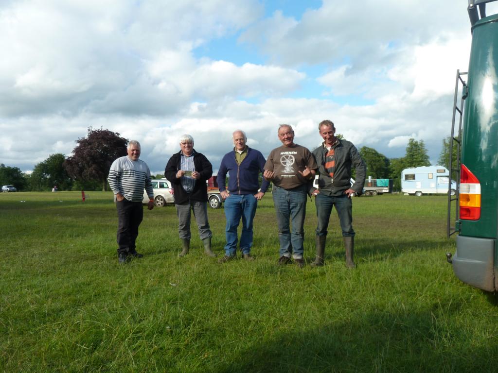 Die Holländer vor der Heimfahrt mit Plakette.