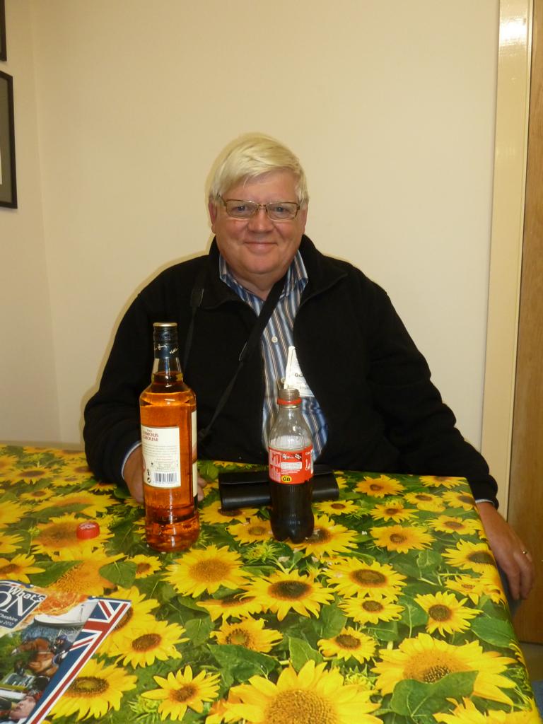 Anton hat am Samstag abend im Anson Museum eine Flasche Alkohol gewonnen.