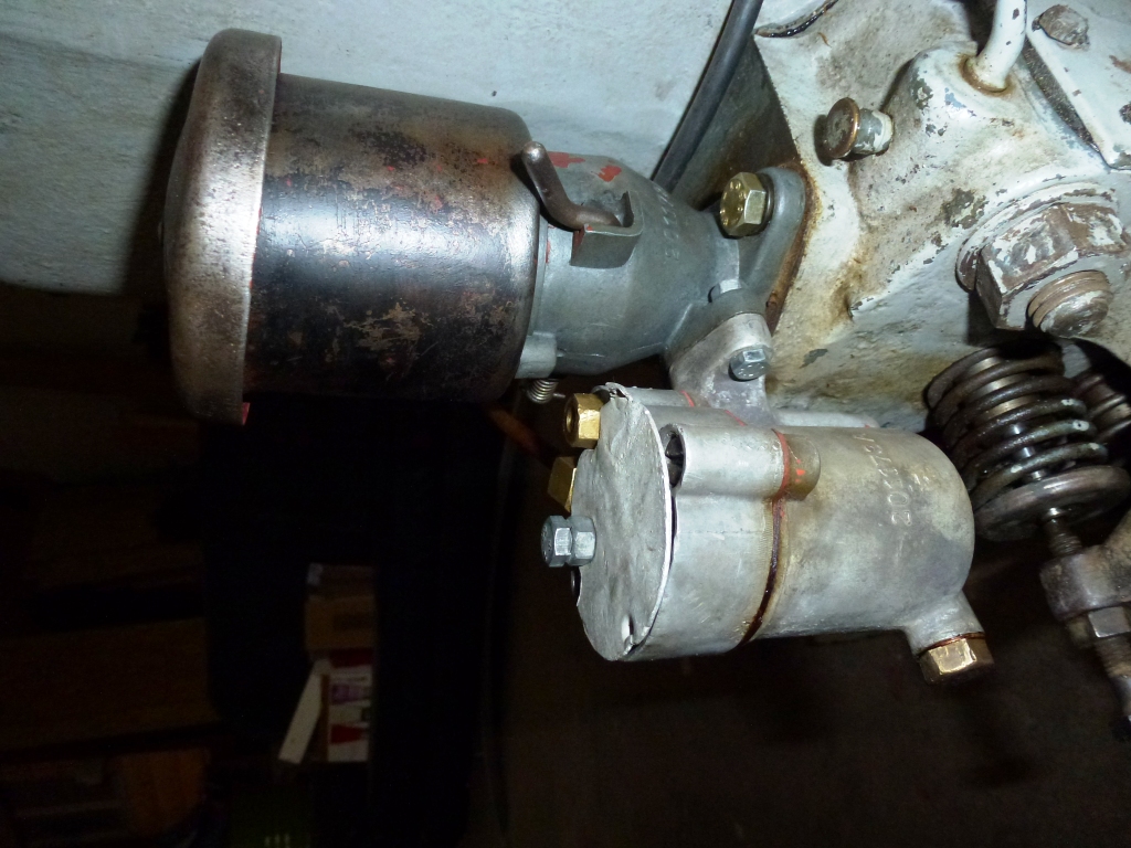 Vergaser mit Deckel.jpg