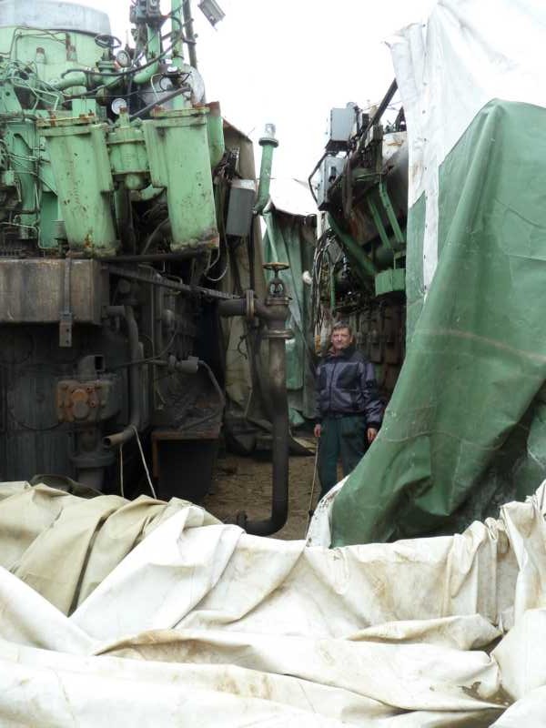 Zwischen Schiffsmotoren in der größten Abwrackwerft Europas.