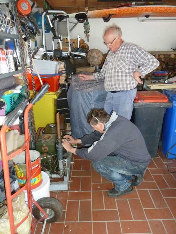 Thomas Lange und Jürgen Josten beim LV10 Nr.1 der Herforder Motorenfabrik.