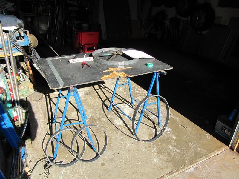 IMG_2516.JPG (132.6 KiB) 4814 mal betrachtet Also anfangen mit Winkel und Zirkel.