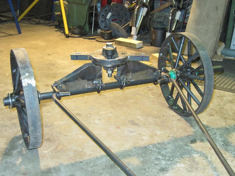 schon etwas weiter, Drehschemel mit Achse und Eisenräder