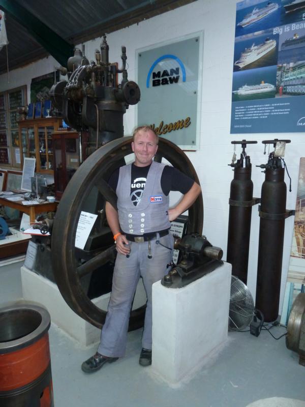 Meisteradam kuschelt mit dem 8PS Einblasediesel von MAN