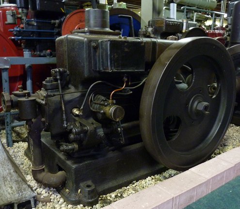 Benziner mit Ansteuerung vom Regler zur Drosselklappe.